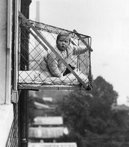 wire-cage-balcony-for-babies-london-1934